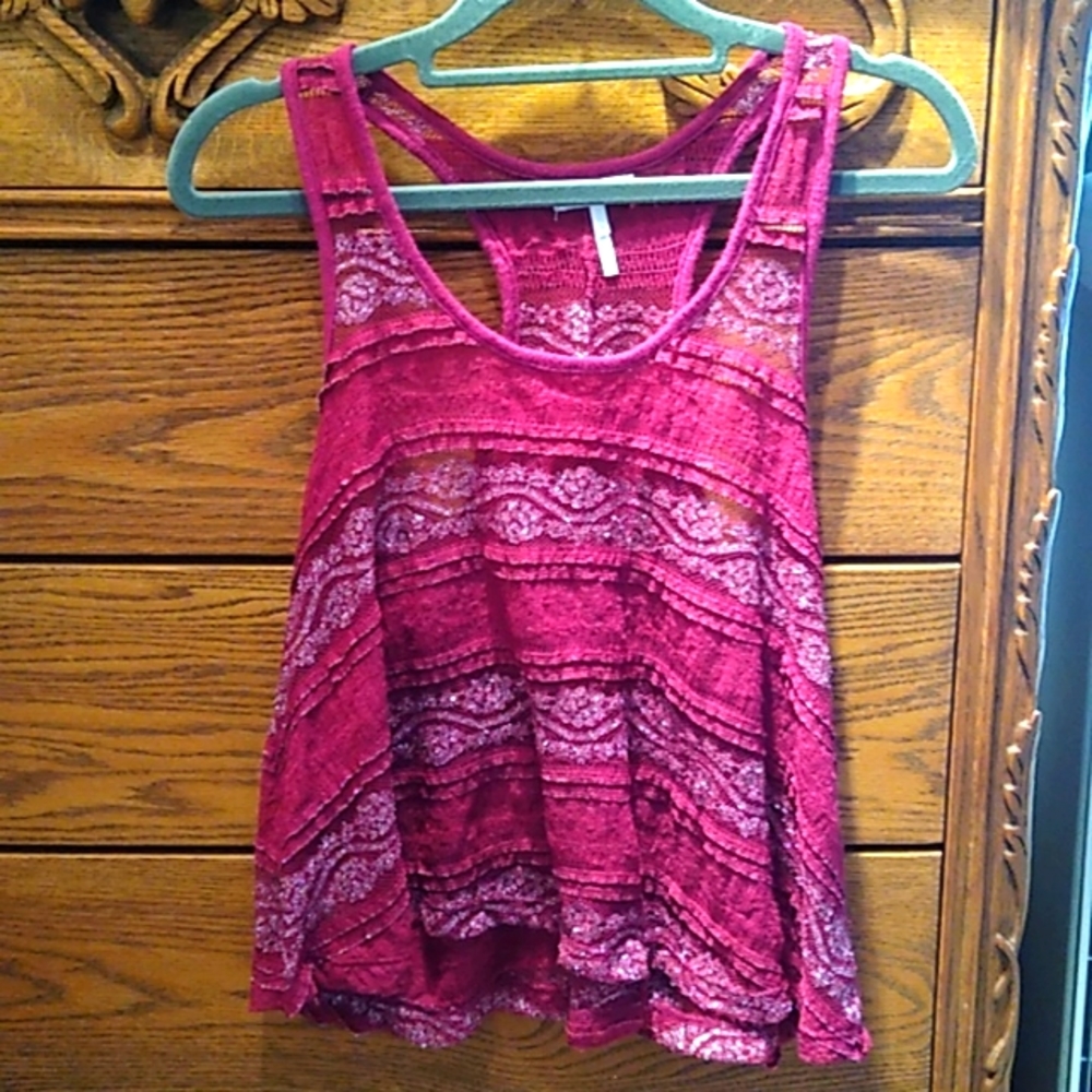 Kirra beautiful lace tank top, burgundy and silver color in great condition.